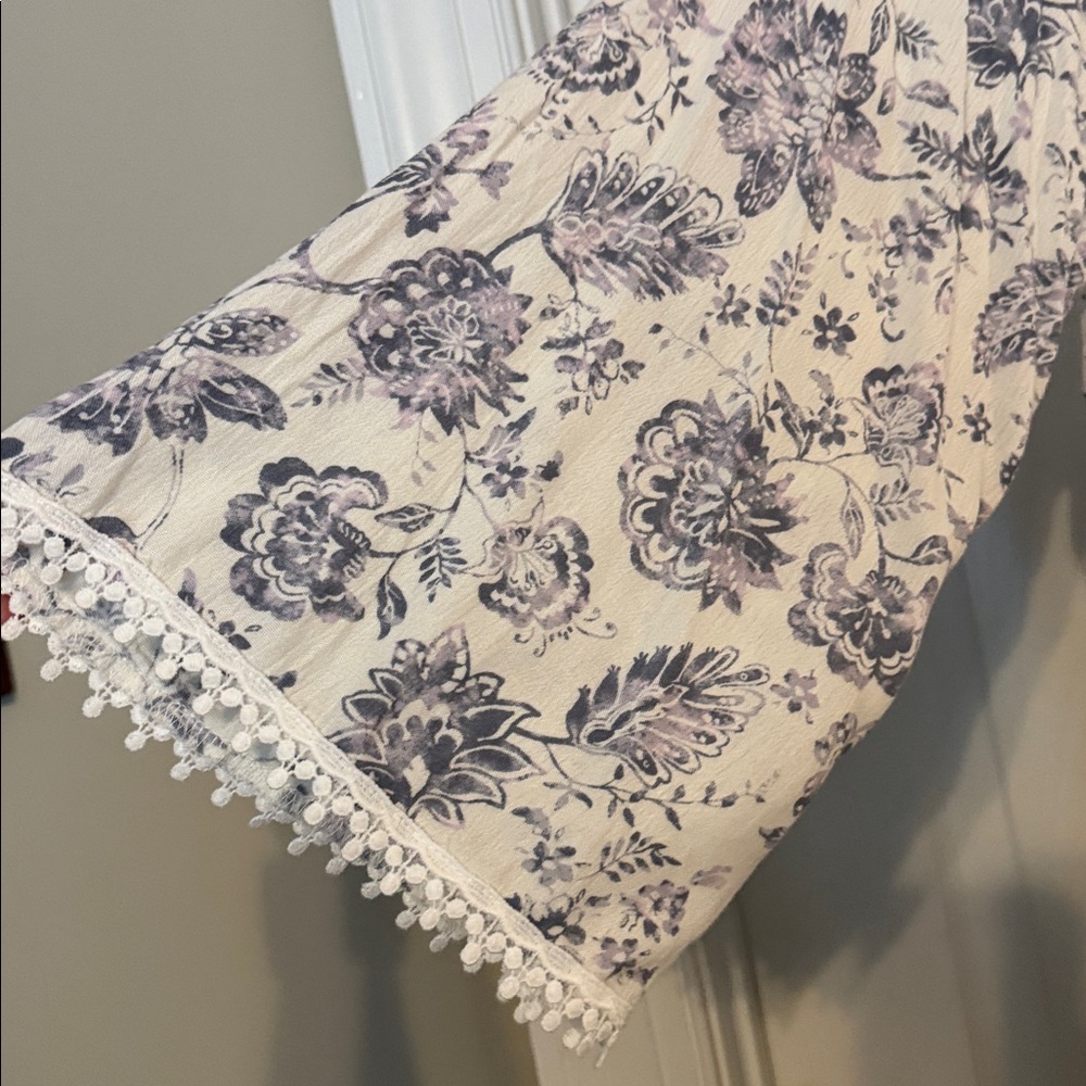 Papermoon Lavender and White Floral Blouse - Picture 2 of 8